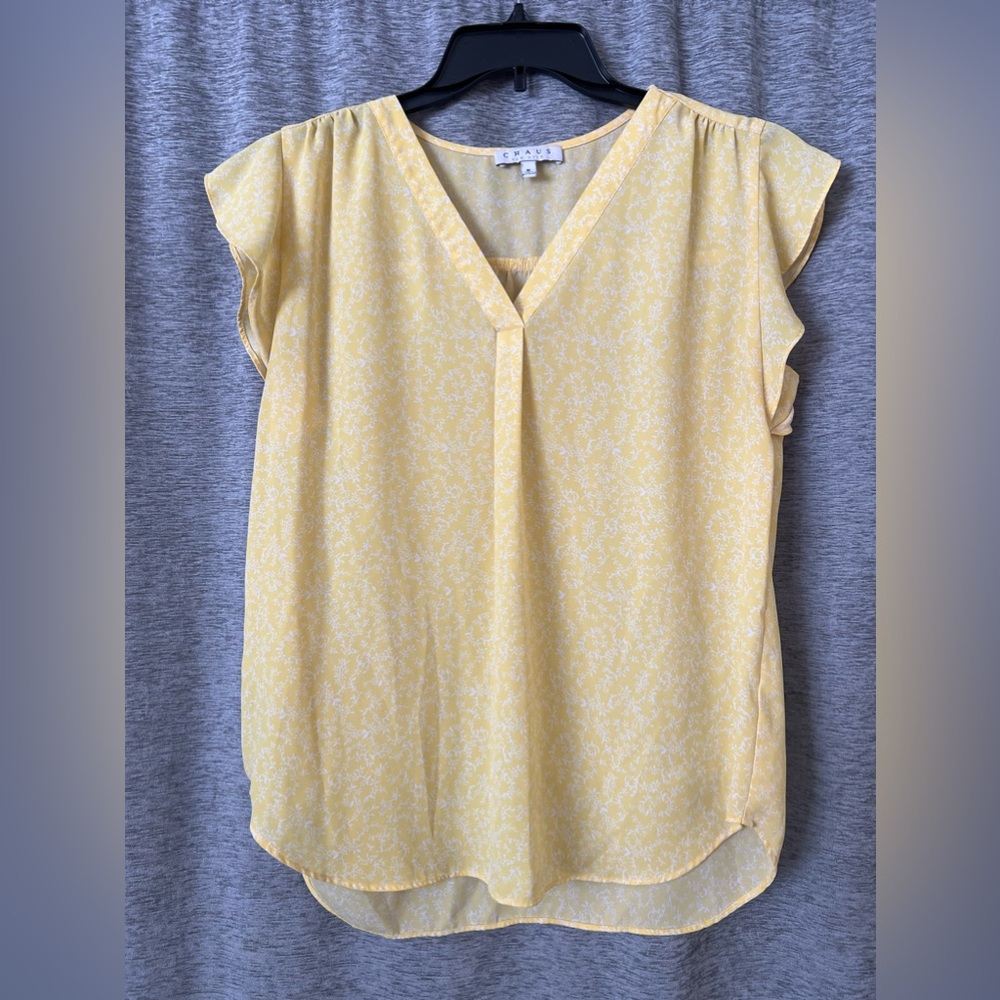 Chaus NY. Soft yellow floral light blouse